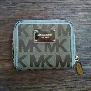 Michael Kors Zip Wallet